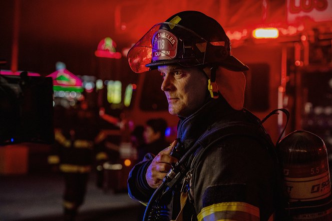 911 L.A. - Bobby – Megint kezdődik - Filmfotók - Peter Krause