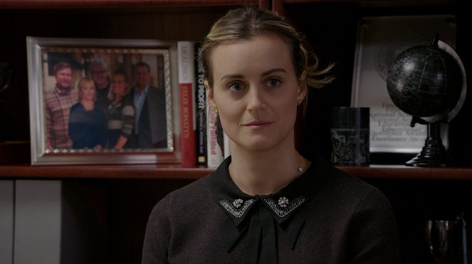 Orange Is the New Black - And Brown Is the New Orange - Photos - Taylor Schilling