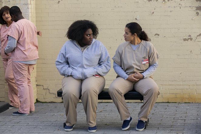 Orange Is the New Black - Trapped in an Elevator - Photos - Danielle Brooks, Dascha Polanco