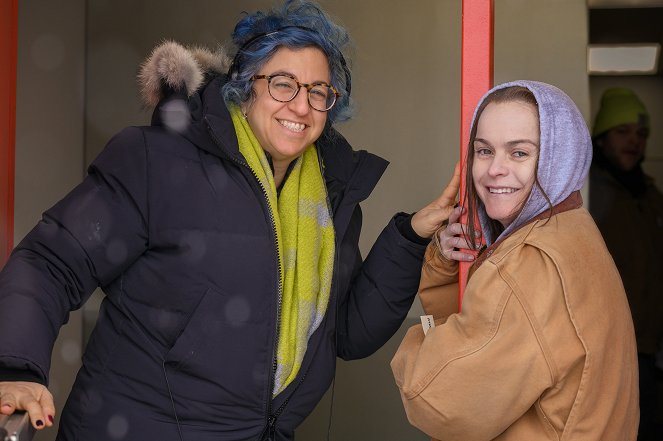 Orange Is the New Black - Here's Where We Get Off - Van de set - Taryn Manning