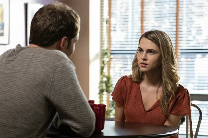 13 Reasons Why - If You're Breathing, You're a Liar - Photos - Anne Winters