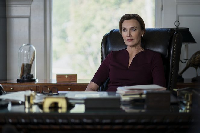 13 Reasons Why - Season 3 - In High School, Even on a Good Day, It's Hard to Tell Who's on Your Side - Photos - Brenda Strong