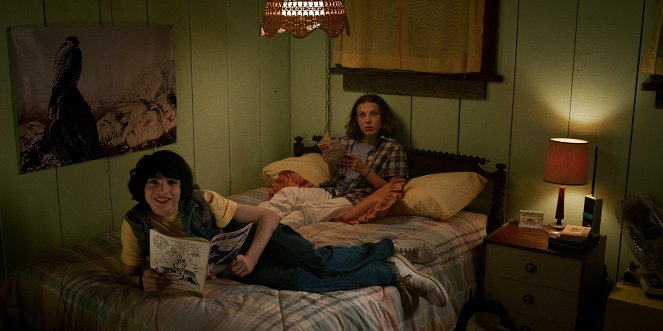 Stranger Things - Season 3 - Chapter One: Suzie, Do You Copy? - Photos - Finn Wolfhard, Millie Bobby Brown