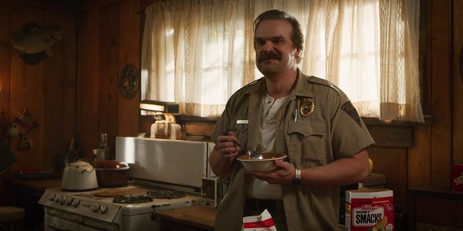 Stranger Things - Chapter Two: The Mall Rats - Photos - David Harbour