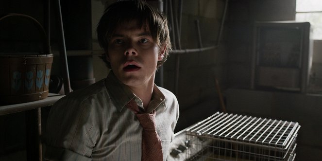 Stranger Things - Season 3 - Chapter Two: The Mall Rats - Photos - Charlie Heaton