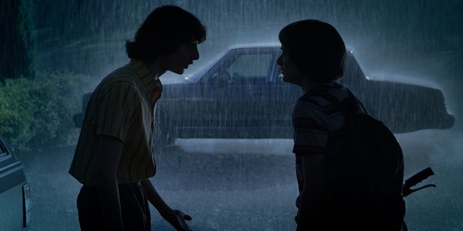 Stranger Things - Chapter Three: The Case of the Missing Lifeguard - Photos - Finn Wolfhard, Noah Schnapp