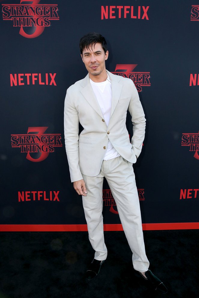 Stranger Things - Season 3 - De eventos - Season 3 World Premiere - Lewis Tan