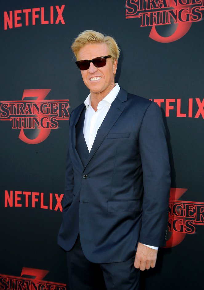 Stranger Things - Season 3 - De eventos - Season 3 World Premiere - Jake Busey