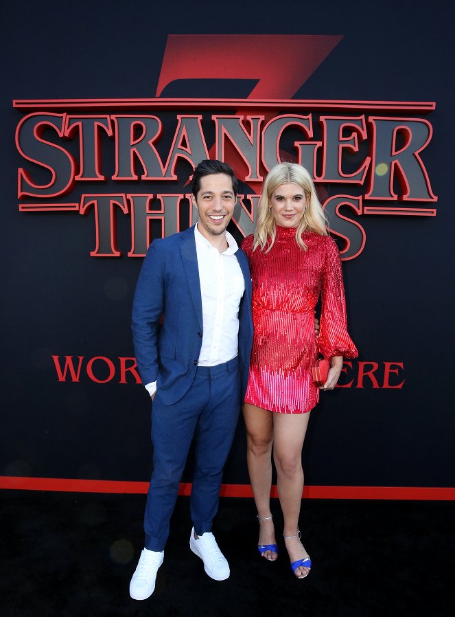 Stranger Things - Season 3 - Z imprez - Season 3 World Premiere - Nick Arapoglou, Caroline Arapoglou