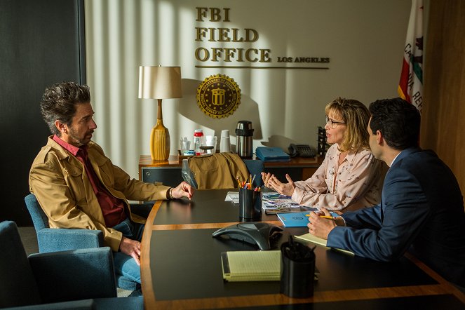 Get Shorty - Season 2 - And What Have We Learned? - Van film - Felicity Huffman