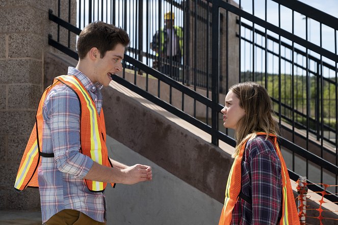 Light as a Feather - ...Sly as a Fox - Z filmu - Liana Liberato