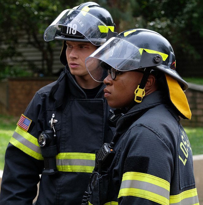 9-1-1 - Careful What You Wish For - Photos - Oliver Stark, Aisha Hinds