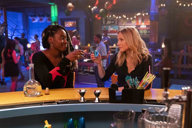 Veronica Mars - Entering a World of Pain - De la película - Kirby Howell-Baptiste, Kristen Bell