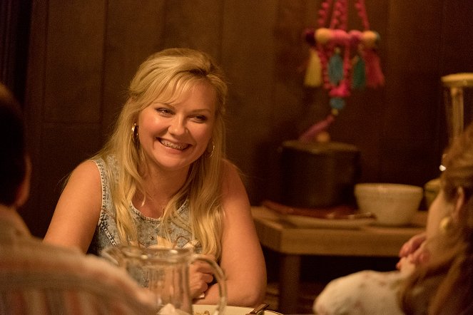 On Becoming a God in Central Florida - The Stinker Thinker - De la película - Kirsten Dunst