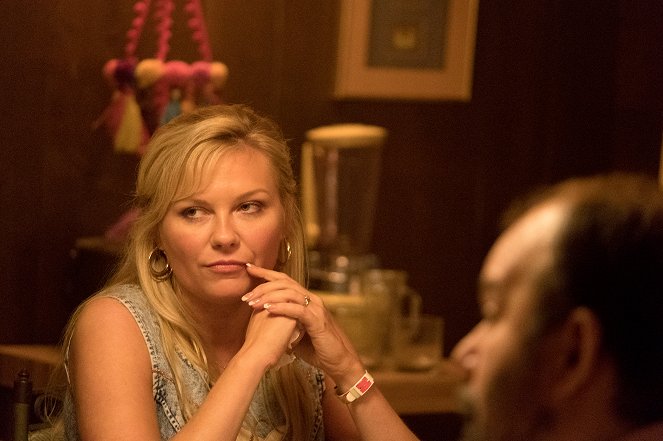 On Becoming a God in Central Florida - The Stinker Thinker - Photos - Kirsten Dunst