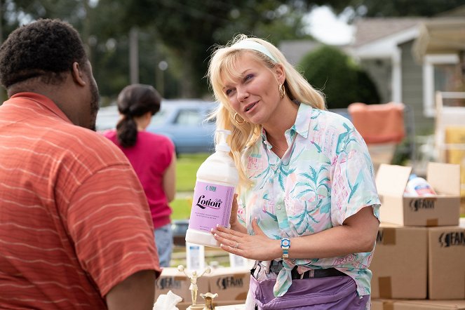On Becoming a God in Central Florida - The Gloomy-Zoomies - Do filme - Kirsten Dunst