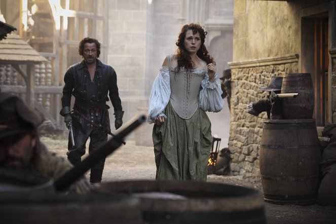 The Musketeers - Musketeers Don't Die Easily - Photos - Sean Pertwee, Tamla Kari