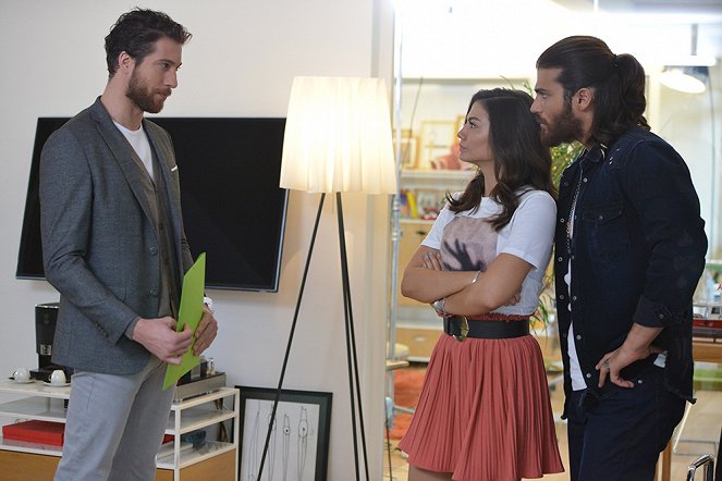 Erkenci Kuş - Episode 32 - Kuvat elokuvasta - Utku Ateş, Demet Özdemir, Can Yaman