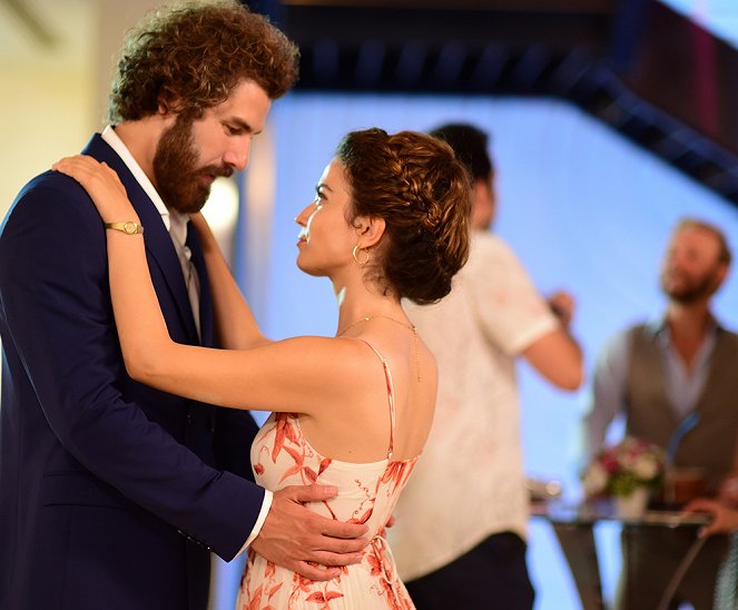 My Sweet Lie - Episode 5 - Photos - Furkan Palalı, Aslı Bekiroğlu