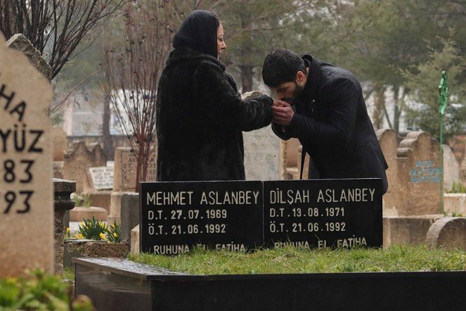 Hercai - Episode 3 - Kuvat elokuvasta - Ayda Aksel, Akın Akınözü