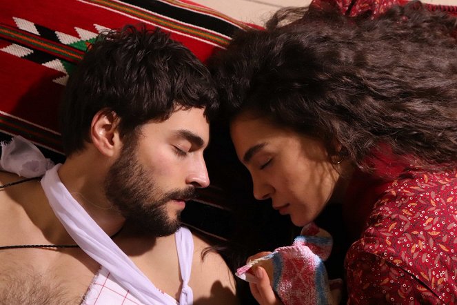 Hercai - Episode 4 - Kuvat elokuvasta - Akın Akınözü, Ebru Şahin
