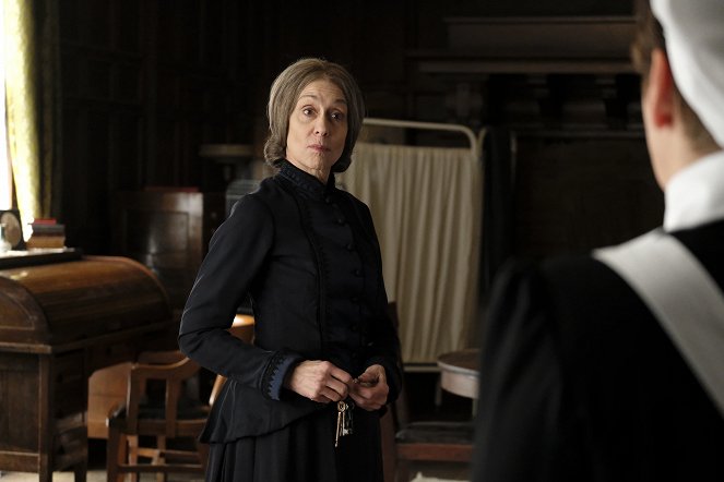 Escaping the Madhouse: The Nellie Bly Story - Photos - Judith Light