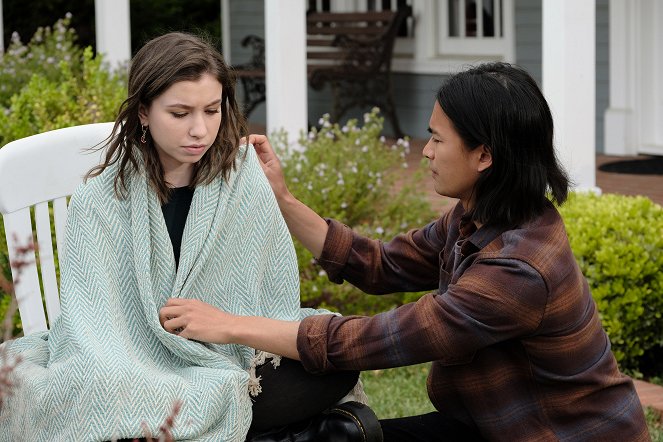 Light as a Feather - Season 2 - ...White as a Ghost - Van film - Katelyn Nacon, Jordan Rodrigues