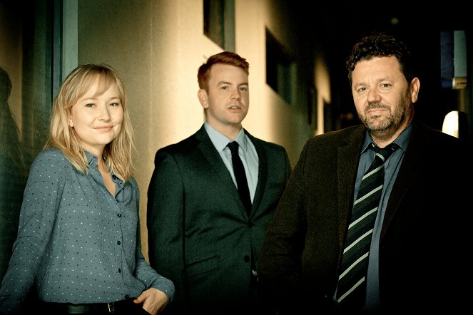 Brokenwood titkai - Season 3 - Promóció fotók - Fern Sutherland, Nic Sampson, Neill Rea