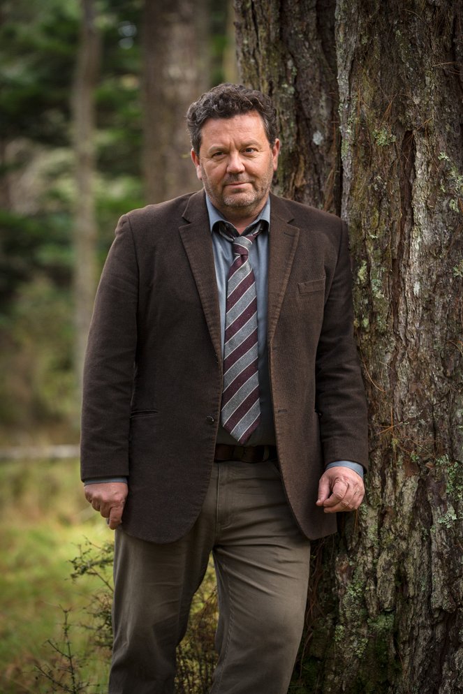 The Brokenwood Mysteries - Season 3 - Promoción - Neill Rea