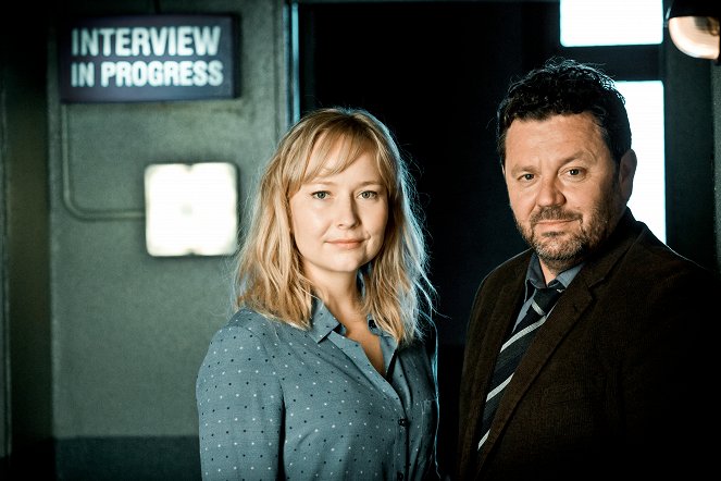 The Brokenwood Mysteries - Season 3 - Promoción - Fern Sutherland, Neill Rea