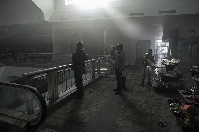Fear the Walking Dead - 210 Words Per Minute - Photos