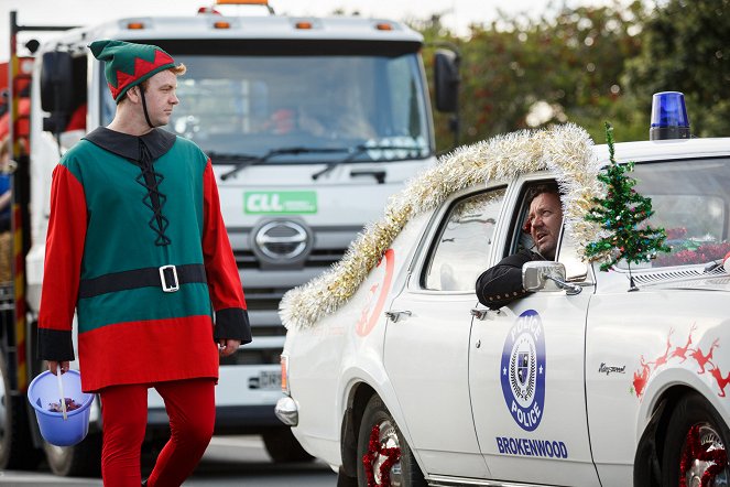 The Brokenwood Mysteries - A Merry Bloody Christmas - Photos - Nic Sampson, Neill Rea