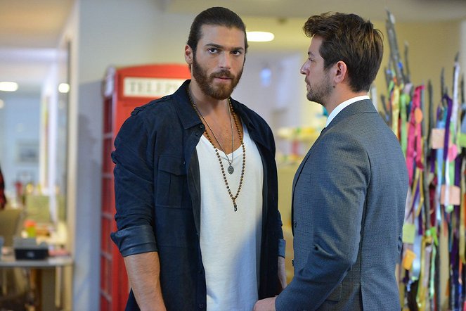 Erkenci Kuş - Episode 16 - Kuvat elokuvasta - Can Yaman, Birand Tunca