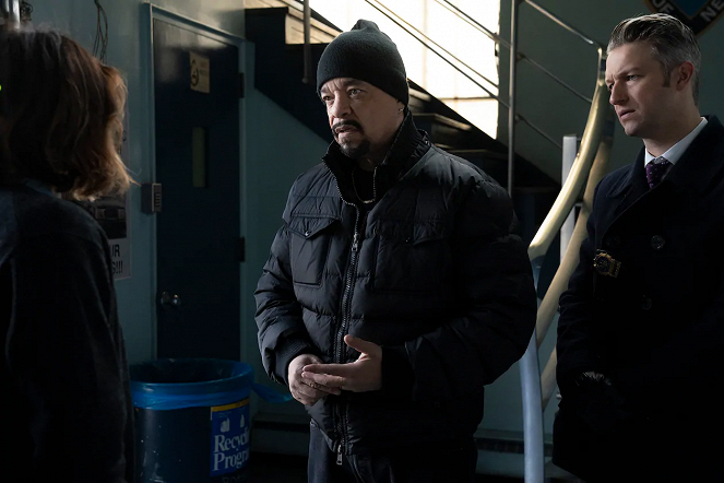 Law & Order: Special Victims Unit - Brothel - Photos - Ice-T, Peter Scanavino