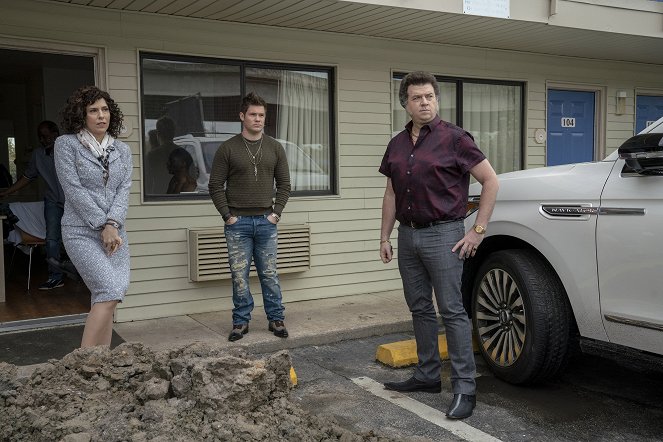 The Righteous Gemstones - Is This the Man Who Made the Earth Tremble - Photos - Edi Patterson, Adam Devine, Danny McBride