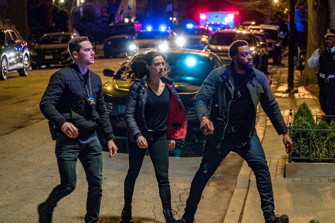 Policie Chicago - Reckoning - Z filmu - Jesse Lee Soffer, Marina Squerciati, Laroyce Hawkins