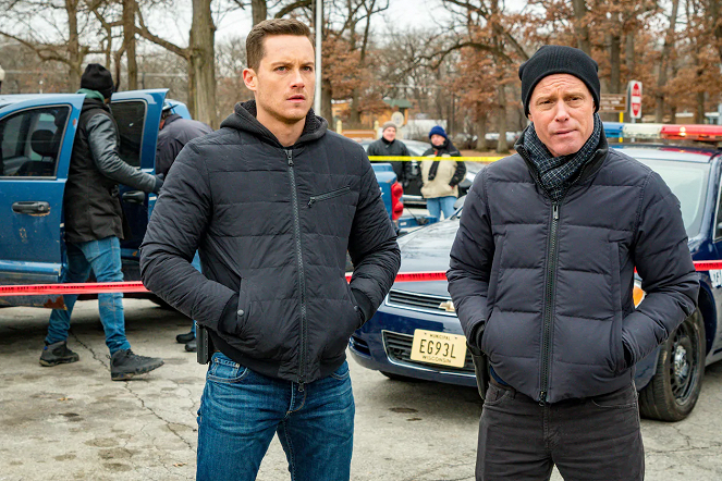 Chicago P.D. - Ties That Bind - Photos - Jesse Lee Soffer, Jason Beghe