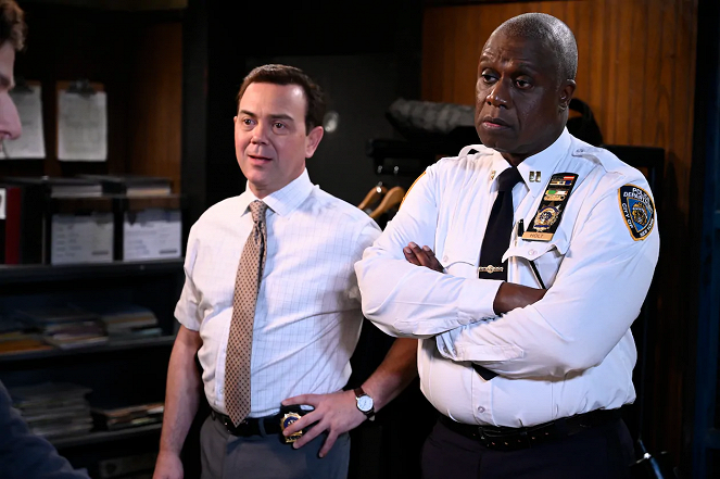 Brooklyn Nine-Nine - Season 6 - The Suicide Squad - Photos - Joe Lo Truglio, Andre Braugher