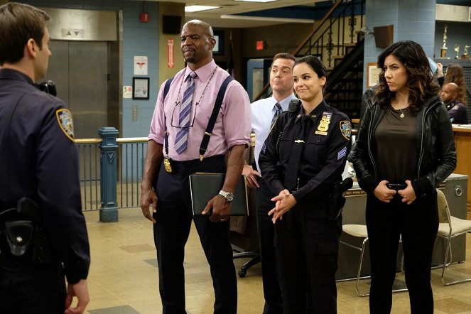 Brooklyn 99 - Trouba - Z filmu - Terry Crews, Joe Lo Truglio, Melissa Fumero, Stephanie Beatriz