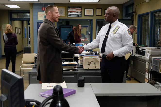 Brooklyn Nine-Nine - Season 6 - The Bimbo - Photos - Andre Braugher