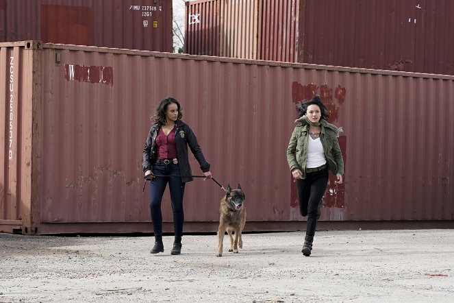 MacGyver - K9 + Smugglers + New Recruit - Photos - Reign Edwards, Levy Tran