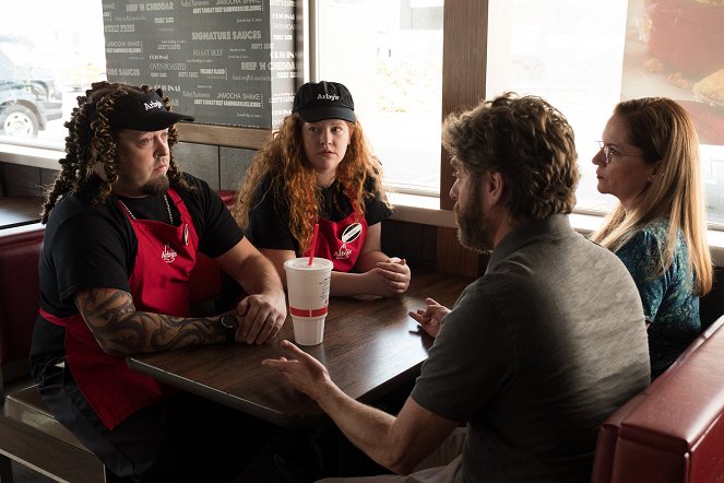 Baskets - Season 3 - Crash - Photos - Zach Galifianakis