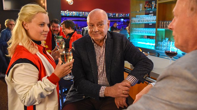 Curling für Eisenstadt - Filmfotos - Maria Simon, Wolfgang Böck