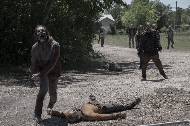 Fear the Walking Dead - Die Straßenblockade - Filmfotos