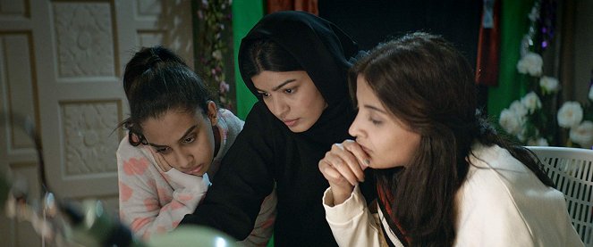 Die perfekte Kandidatin - Filmfotók - Nora Al Awadh, Mila Alzahrani, Dae Al Hilali