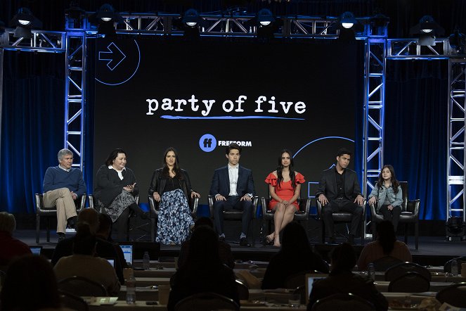 Party of Five - Z imprez - The cast and executive producers of Freeform’s “Party of Five” gave the press at the 2019 TCA Winter Press Tour an exclusive first look at the new series, at The Langham Huntington, in Pasadena, California, USA - Christopher Keyser, Amy Lippman, Michal Zebede, Brandon Larracuente, Emily Tosta, Niko Guardado, Elle Paris Legaspi