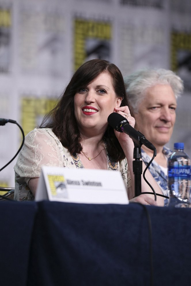 Emergence - Season 1 - Events - EMERGENCE cast and executive producers Allison Tolman, Alexa Swinton, Owain Yeoman, Ashley Aufderheide, Robert Bailey Jr., Zabryna Guevara, Donald Faison, Clancy Brown, Michele Fazekas and Tara Butters participated in a panel moderated by Entertainment Weekly’s Sarah Rodman at San Diego Comic Con 2019, where fans were treated to a first-look at the series pilot.