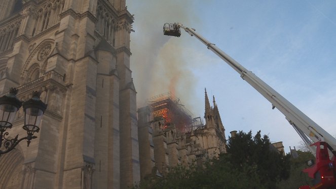 Notre Dame : L'épreuve du feu - Van film