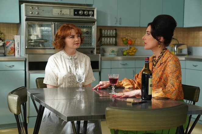 Why Women Kill - Season 1 - Murder Means Never Having to Say You're Sorry - Photos - Ginnifer Goodwin, Alicia Coppola
