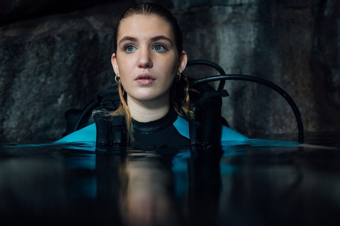 Podwodna pułapka 2: Labirynt śmierci - Z filmu - Sophie Nélisse
